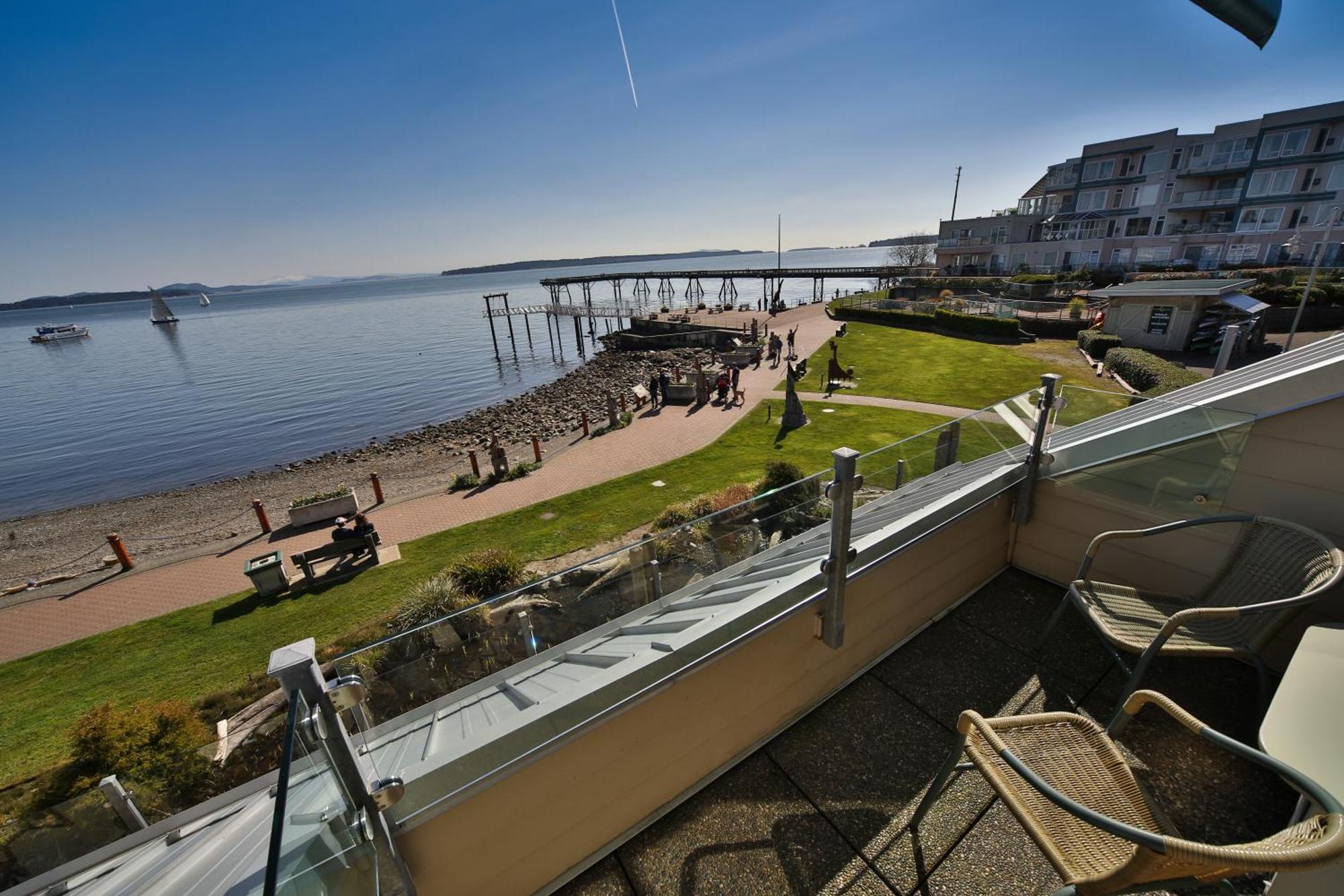 Sidney Waterfront Inn & Suites Exterior photo